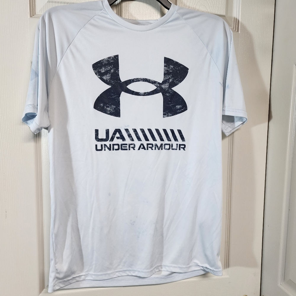 30% off bundles Large Under Armour shirt